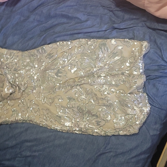 Dress - Picture 2 of 4